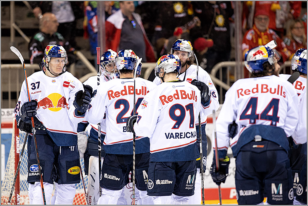 PENNY DEL Viertelfinale 4. Spiel; Duesseldorfer EG - Red Bull Muenchen; Duesseldorf, 16.04.2022